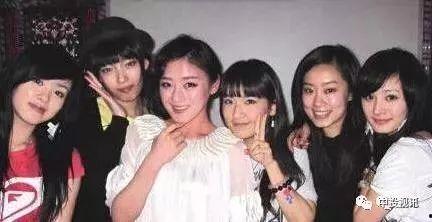 娱乐圈吃瓜的两人,娱乐圈两大瓜王联手揭秘幕后真相  第2张