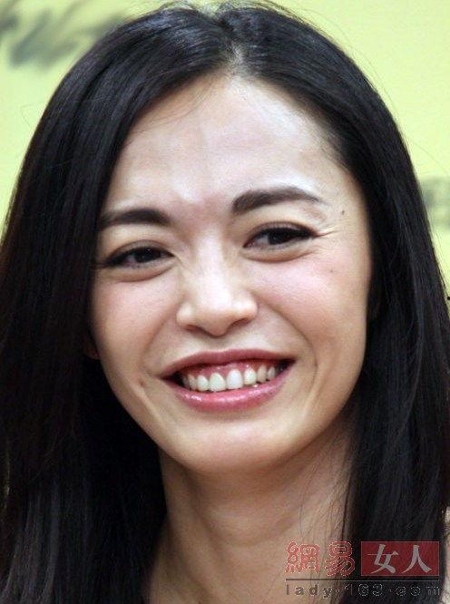 娱乐吃瓜酱尴尬丫头,揭秘娱乐圈背后的尴尬瞬间 第3张 娱乐吃瓜酱尴尬丫头,揭秘娱乐圈背后的尴尬瞬间 第3张