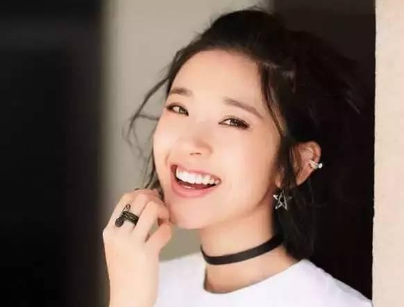 娱乐吃瓜君 唐艺昕,娱乐圈的甜蜜瓜果,揭秘她的爱情与事业 第2张 娱乐吃瓜君 唐艺昕,娱乐圈的甜蜜瓜果,揭秘她的爱情与事业 第2张