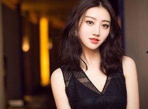 娱乐圈吃瓜背景图女生,揭秘“吃瓜女孩”背后的故事  第3张